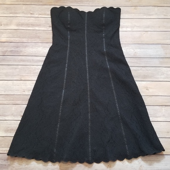 White House Black Market Dresses & Skirts - ⬇Black Scalloped Strapless Sweetheart Neck Dress 4